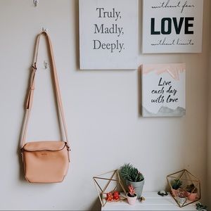 Matt & Nat faux leather purse!